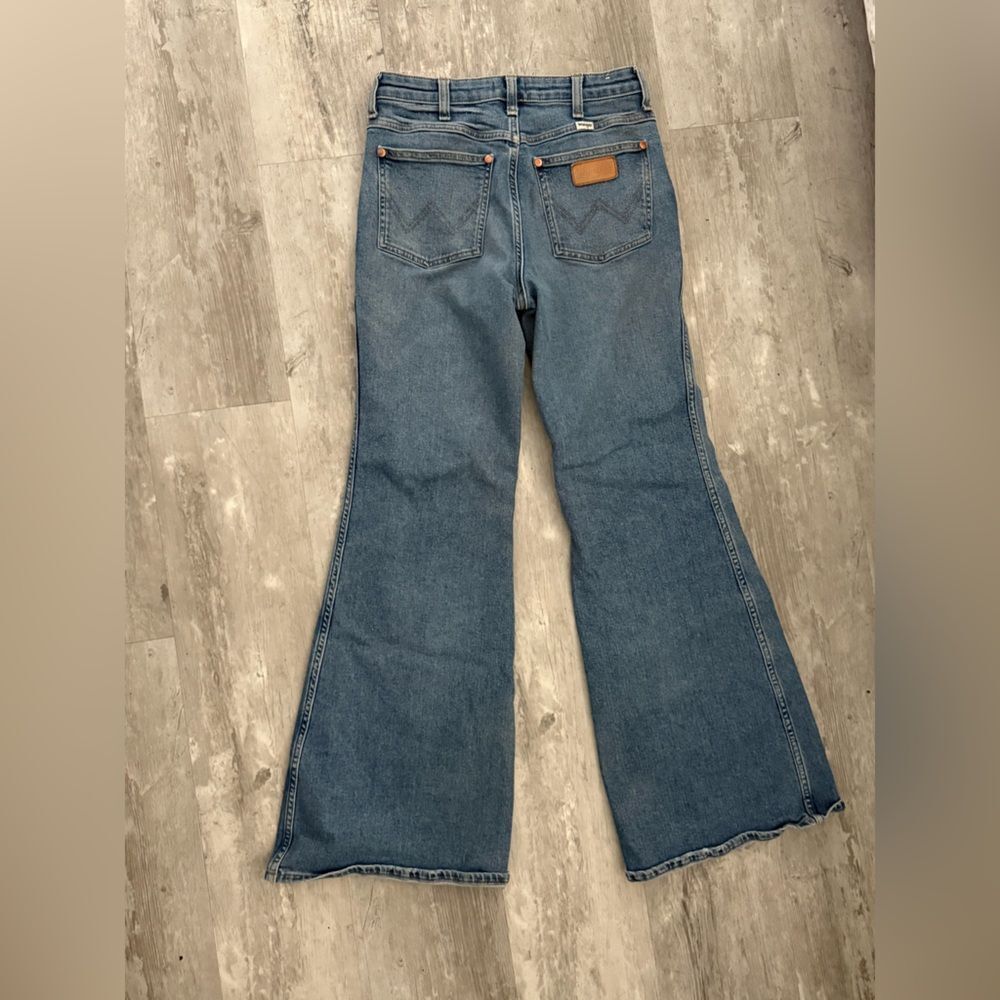 Wrangler Wanderer High Rise Flare 622 Jeans - Picture 8 of 15